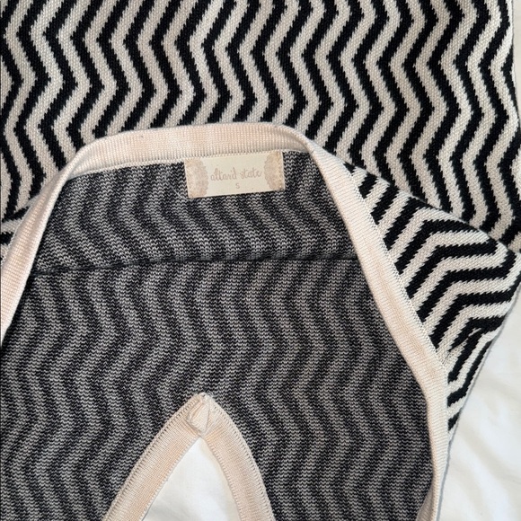 Altar’d State Black and Cream Chevron Knit Top size small - Picture 7 of 7